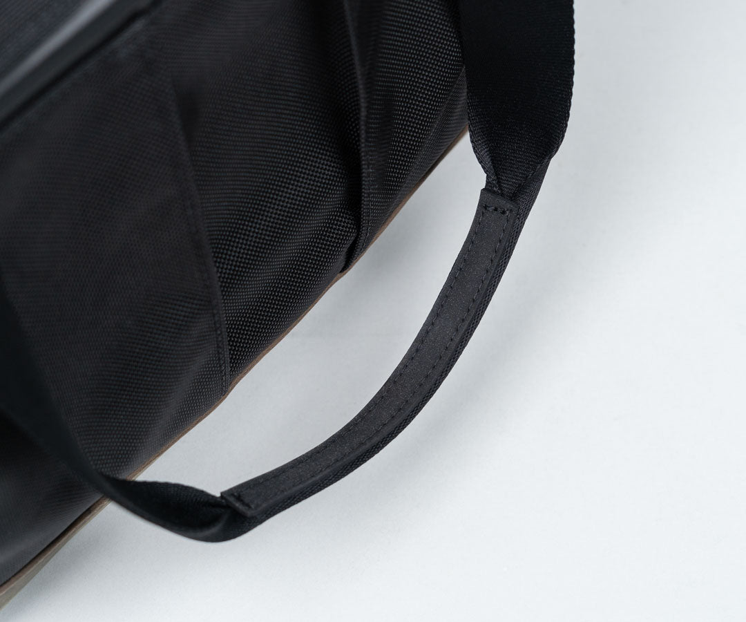 Anti-slip shoulder grips