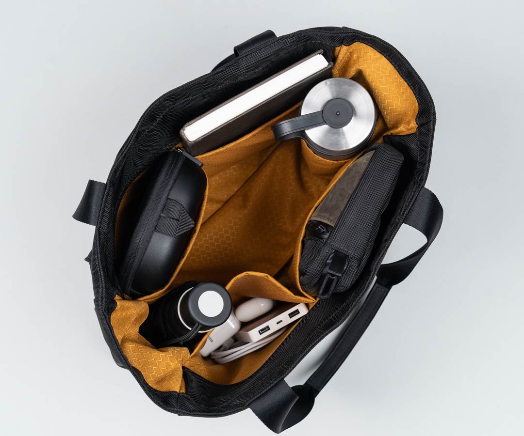 Spacious interior with plenty of pockets