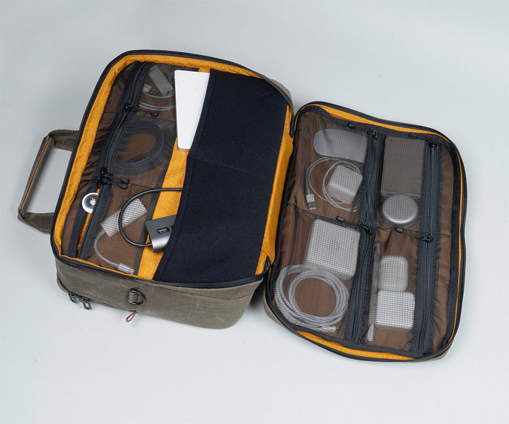 Tech folio compartment  is the same in Full & Slim sizes