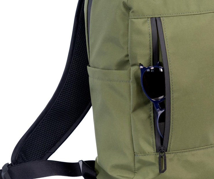 Front pocket expands for bulky items