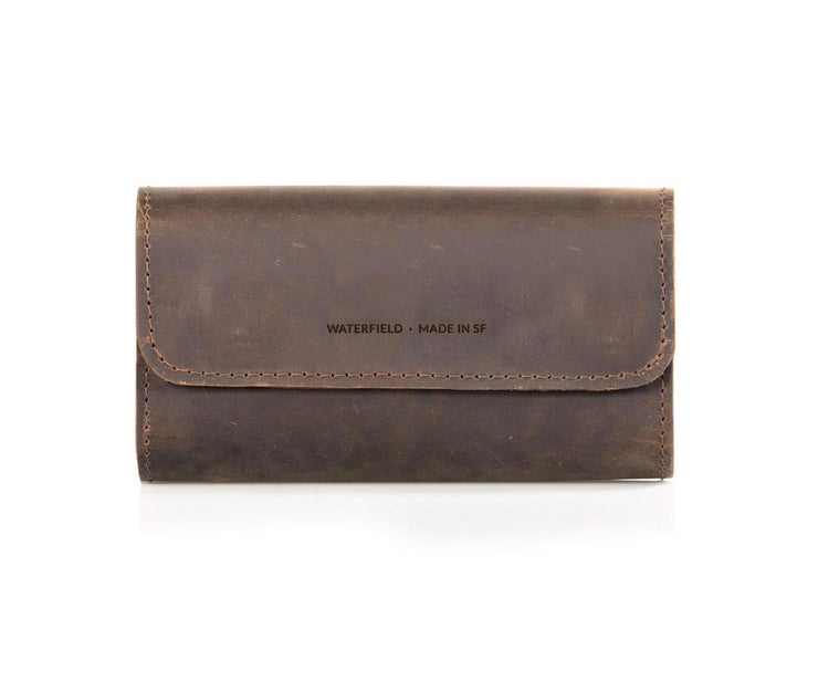 Holds two glasses in one handsome case