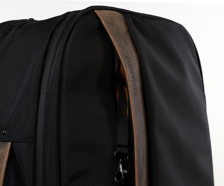 Convenient key hook included 