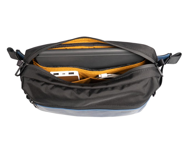 Padded pocket for 11-inch tablets (Full)