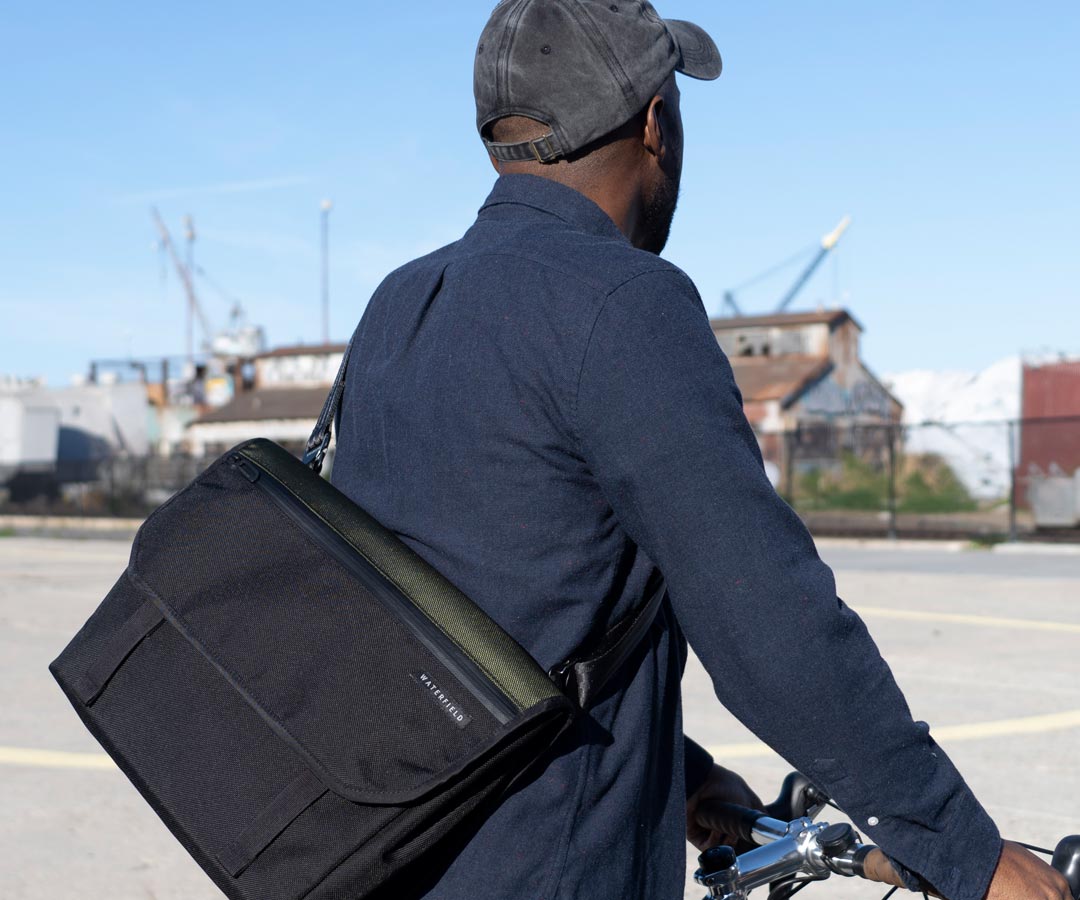 Essential Messenger Laptop Bag