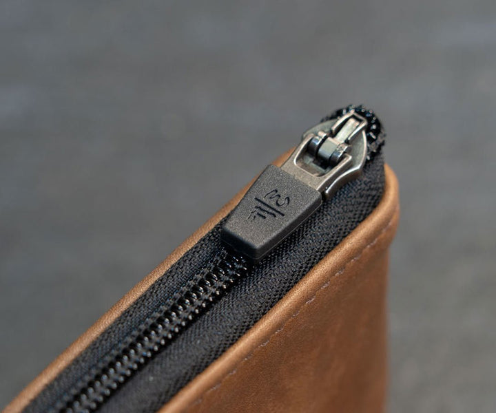 Self-locking zipper