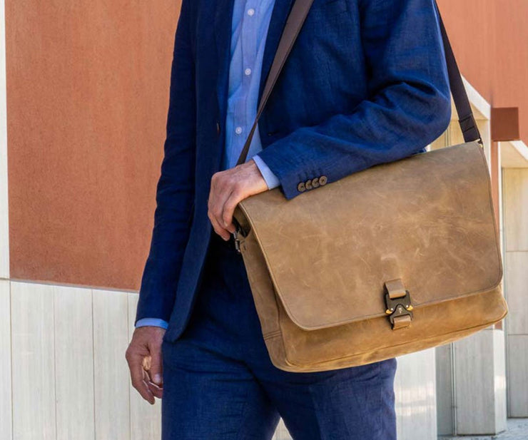 Full size, Grizzly Leather