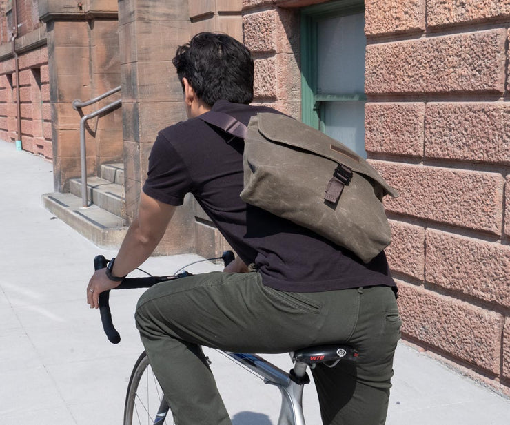 TIMBUK2 Black Shoulder Bike Messenger Bag w/ Padded Laptop Pocket Size Med  USED