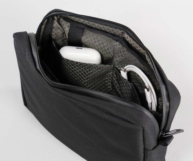 Two side pockets and key fob keep the interior organized