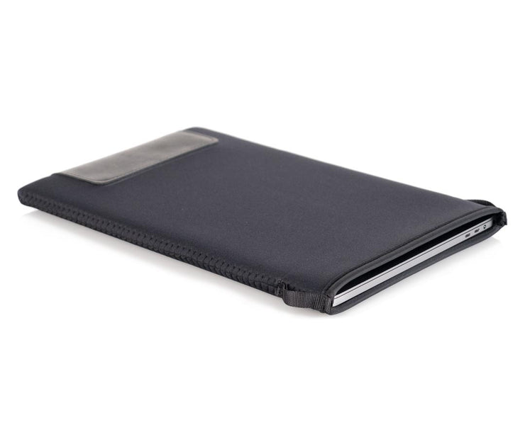 4mm neoprene protects your MBP like a glove