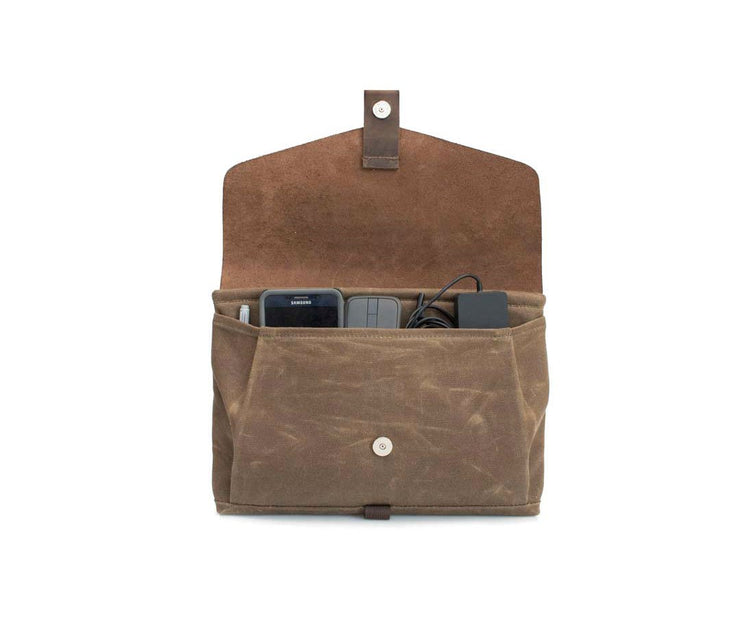 Easy-access front pocket keeps bulky items from bulging out. 