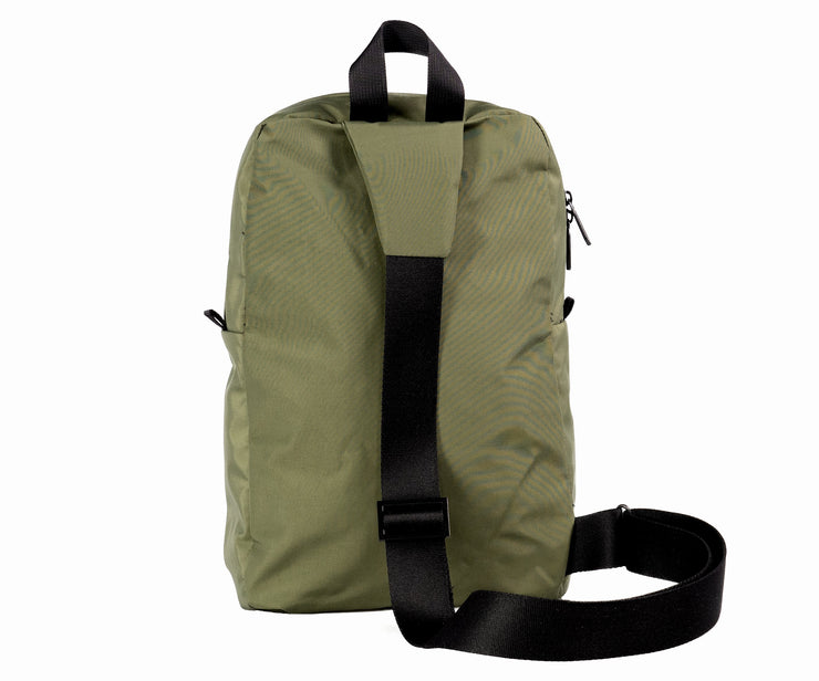 Comfortable back strap. Choose right or left carry.
