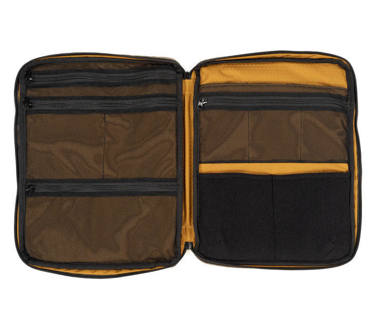 Opens flat for easy packing. Zipped mesh pockets for visibiity and security.