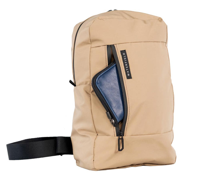 Exterior pocket with waterproof zipper