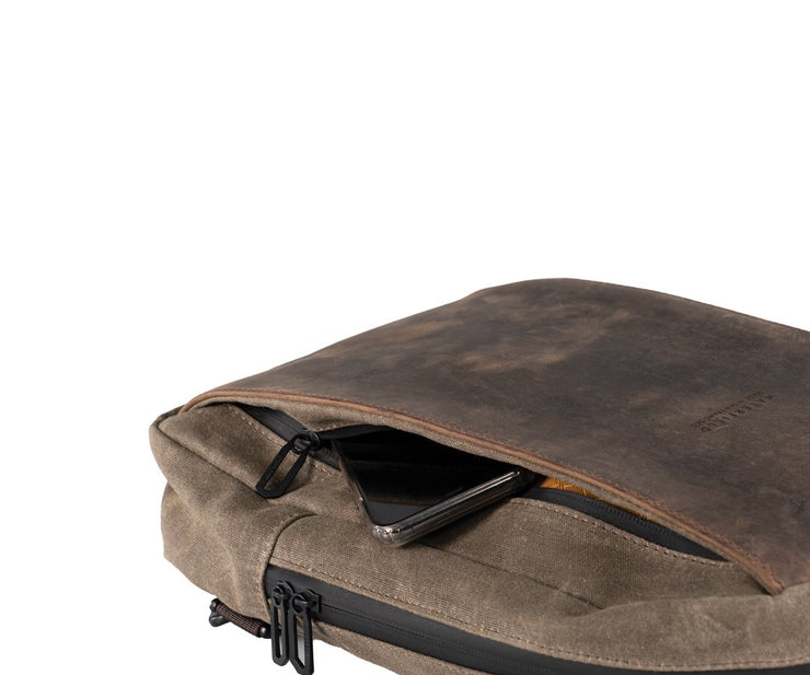 Discreet in-set zippers for security
