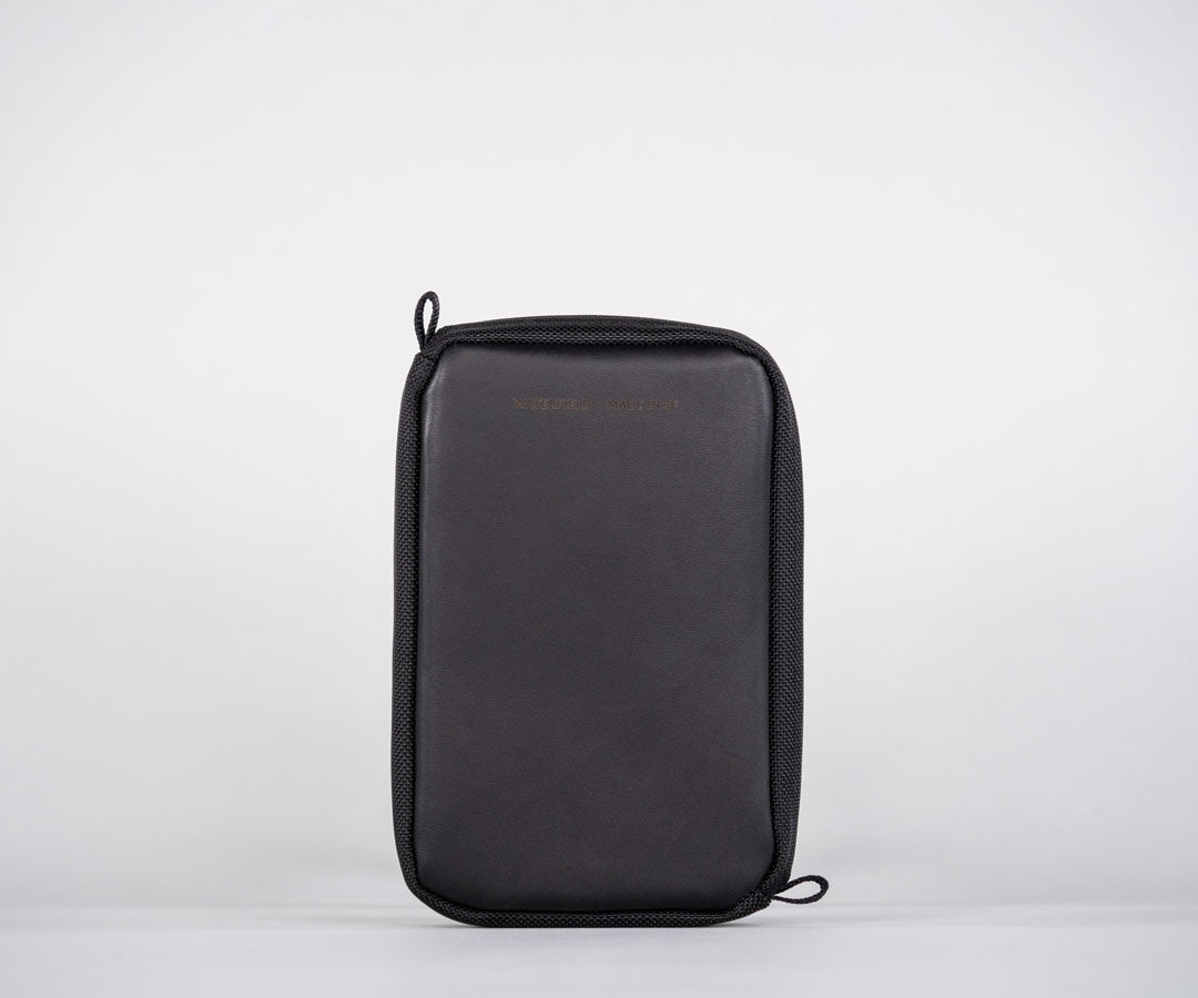analogue-pocket-black-front.