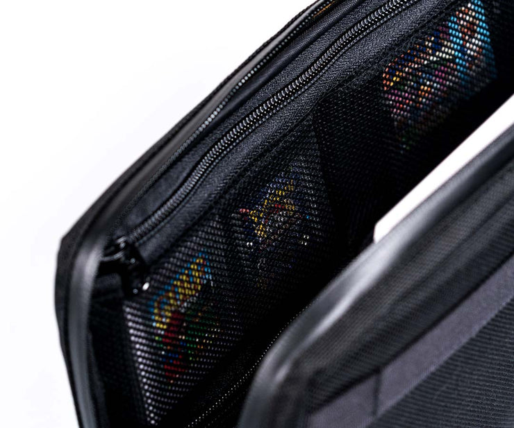 Store your games in zipper pockets
