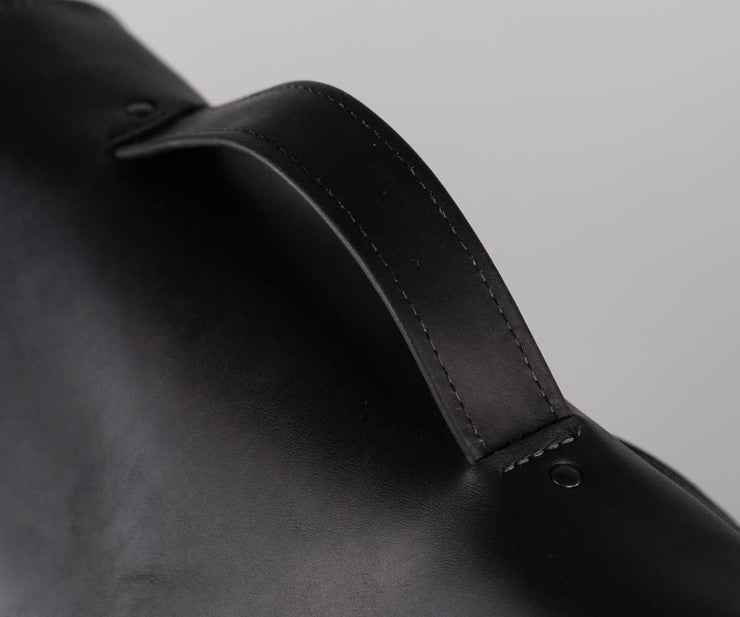 Comfortable, full-grain leather handles 