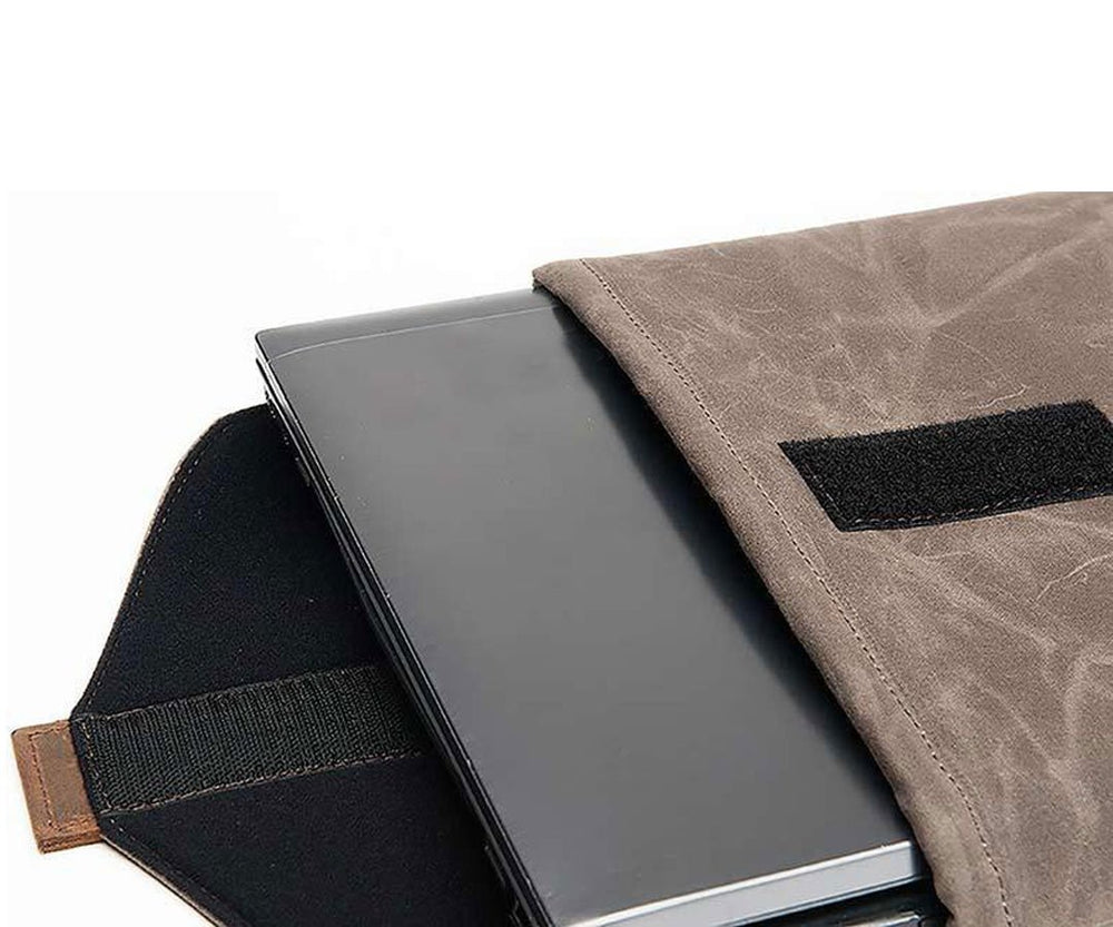 Laptop is protected with thick neoprene lining